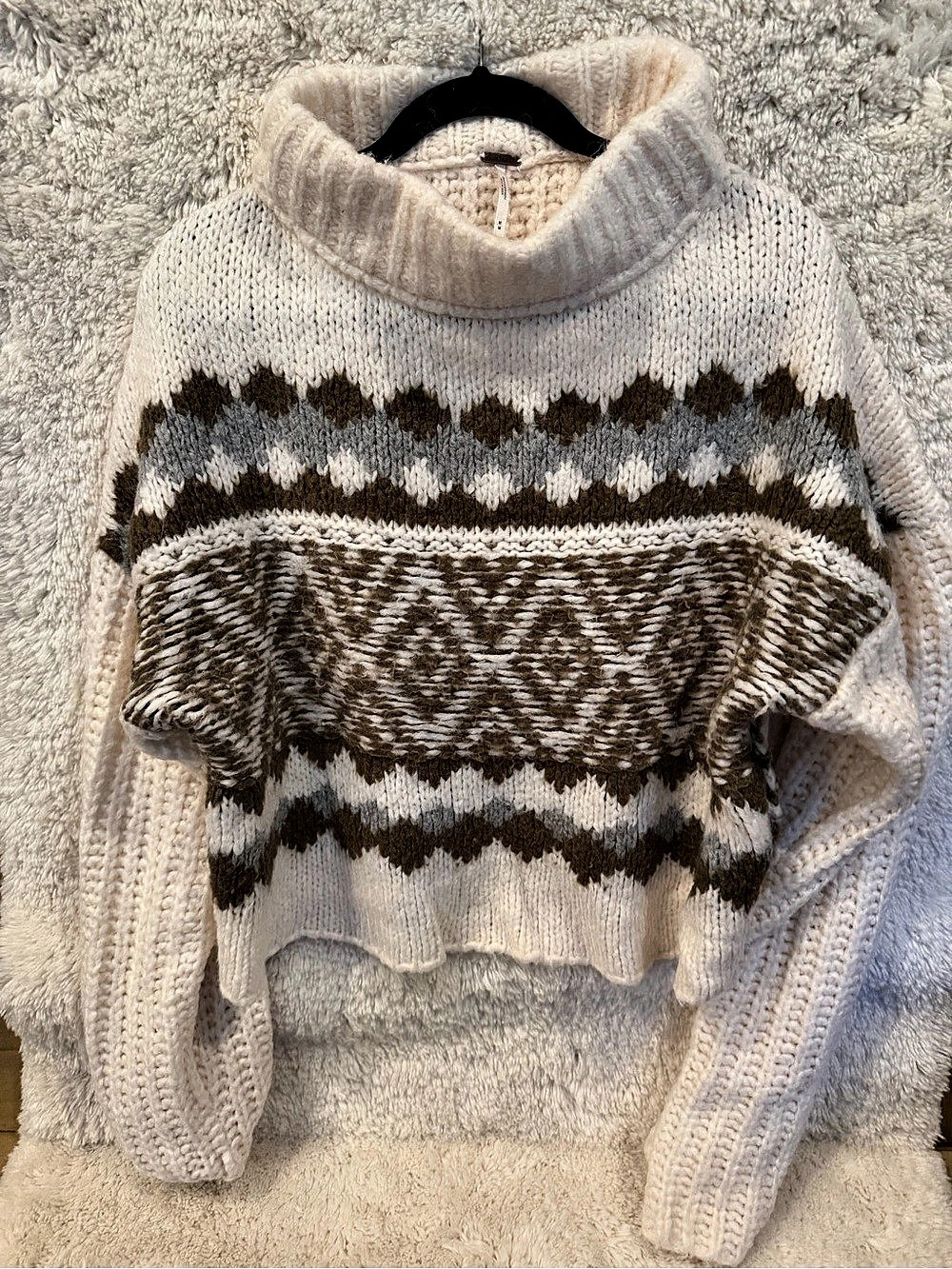 White Stag Geometric Cowl Neck Sweater Size Medium Like New